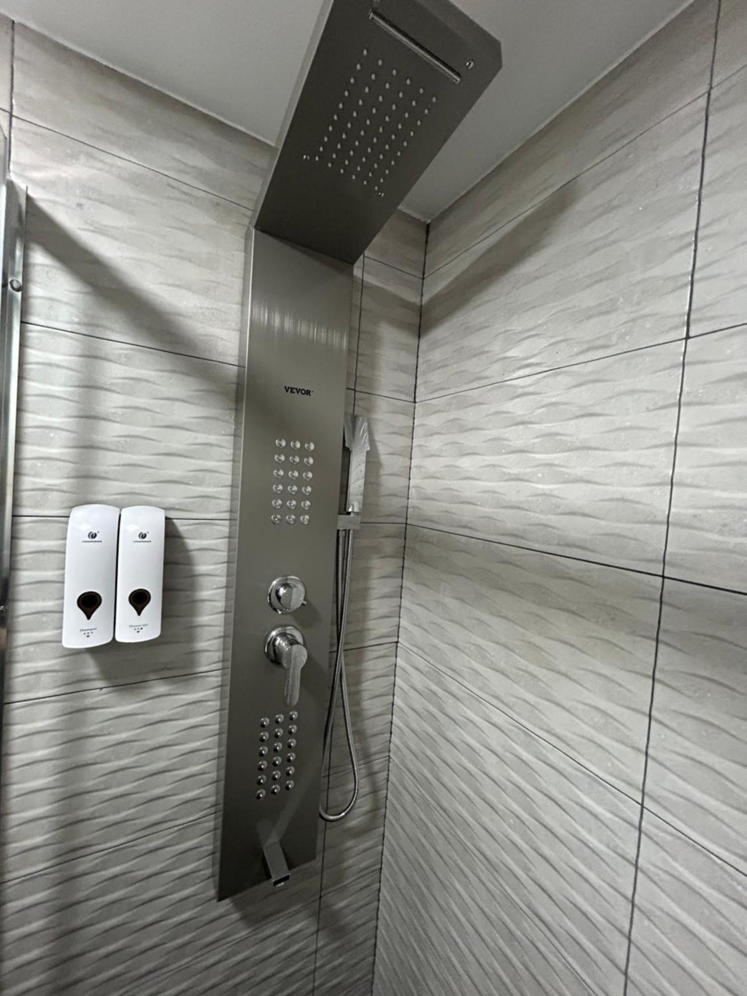 Habitacion Con Jacuzzi Y Bano Privado Madrid Eksteriør bilde