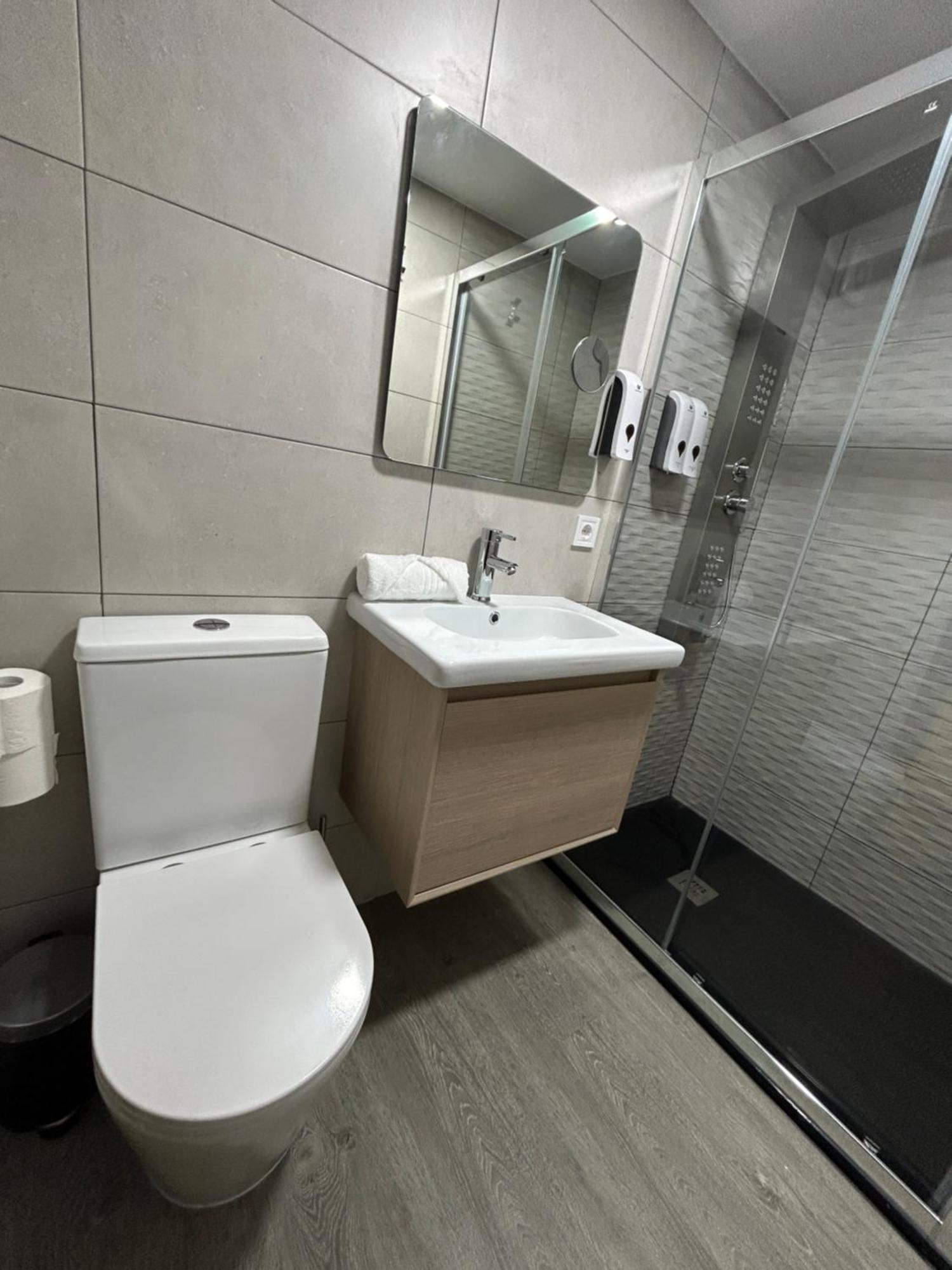Habitacion Con Jacuzzi Y Bano Privado Madrid Eksteriør bilde